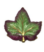 Majestic Oak: Hand-Painted Limoges Box with Oak Leaf Design