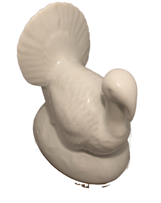 Graceful Splendor: White Bedding Turkey Limoges Keepsake Box - Symbol of Abundance and Elegance