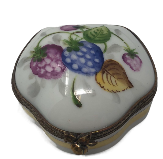 Berry Bliss: Hand-Painted Limoges Box with Raspberry and Blackberry