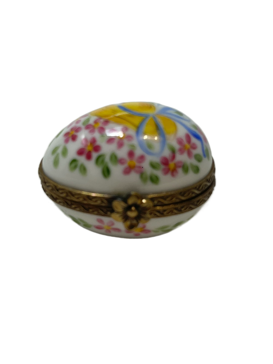 Blooming Beauty: Limoges Box - White Egg with Pink Flower